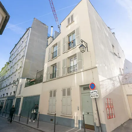 Daire Luxurious 2 Bedroom Canal Saint Martin Saint Lazare Paris